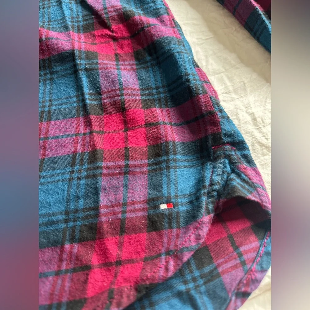 Tommy Hilfiger long sleeve shirt size Small